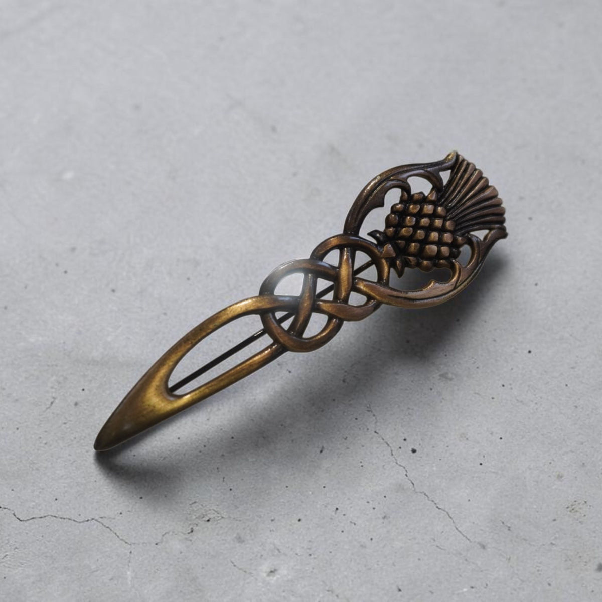 interlaced thistle kilt pin in antique brass pating