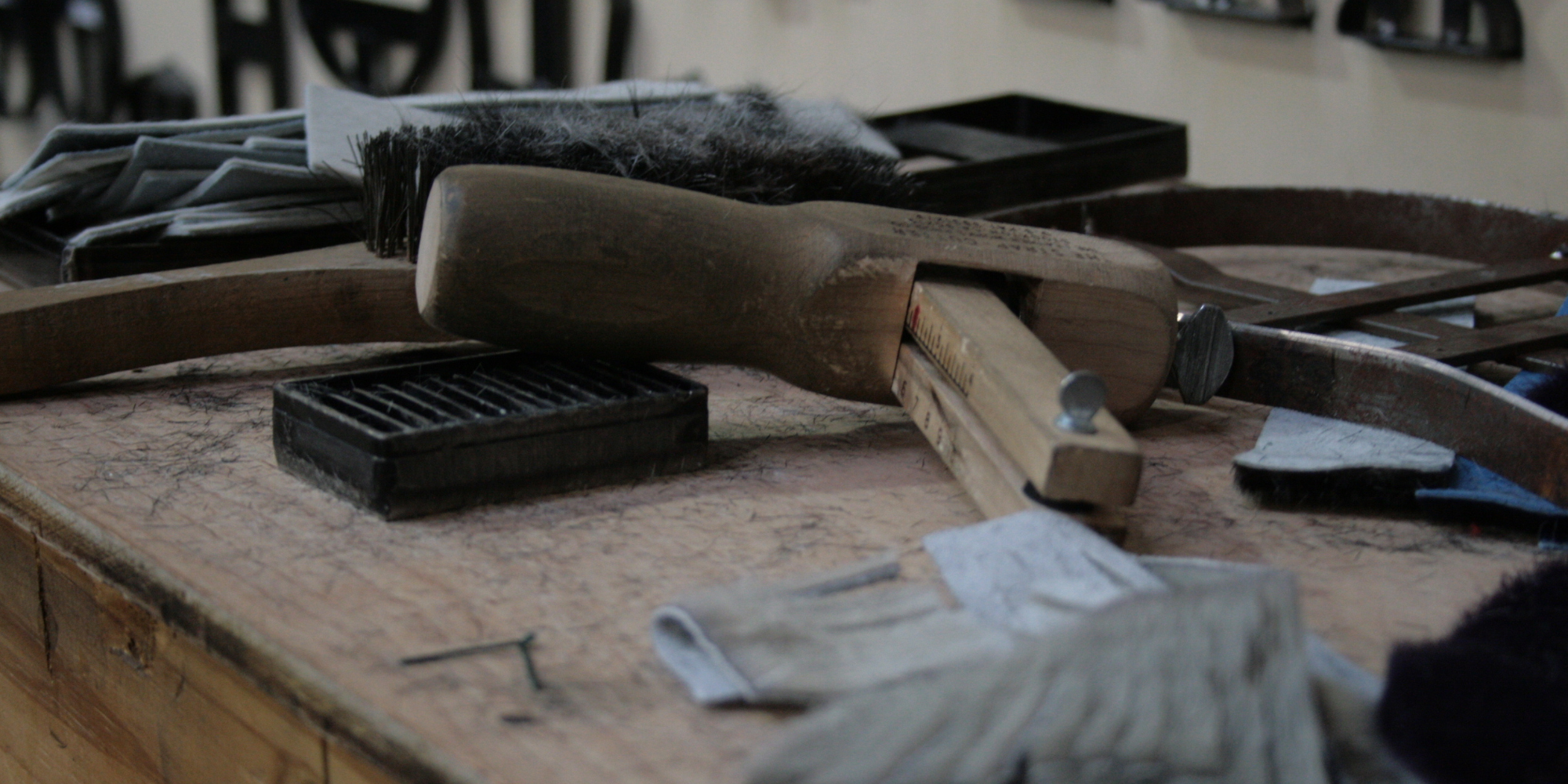 How to Choose a Kilt Belt-The Complete Guide (Sizing, Width, Leather & Clan Crests)