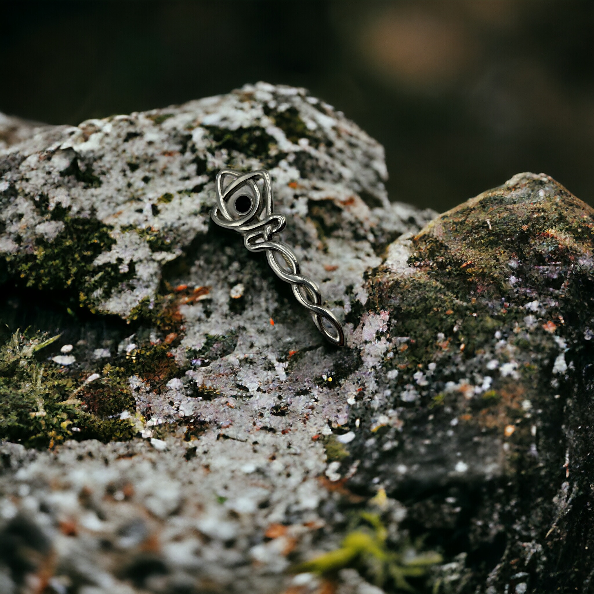 Celtic Knot Kilt Pin with Enamel Insert