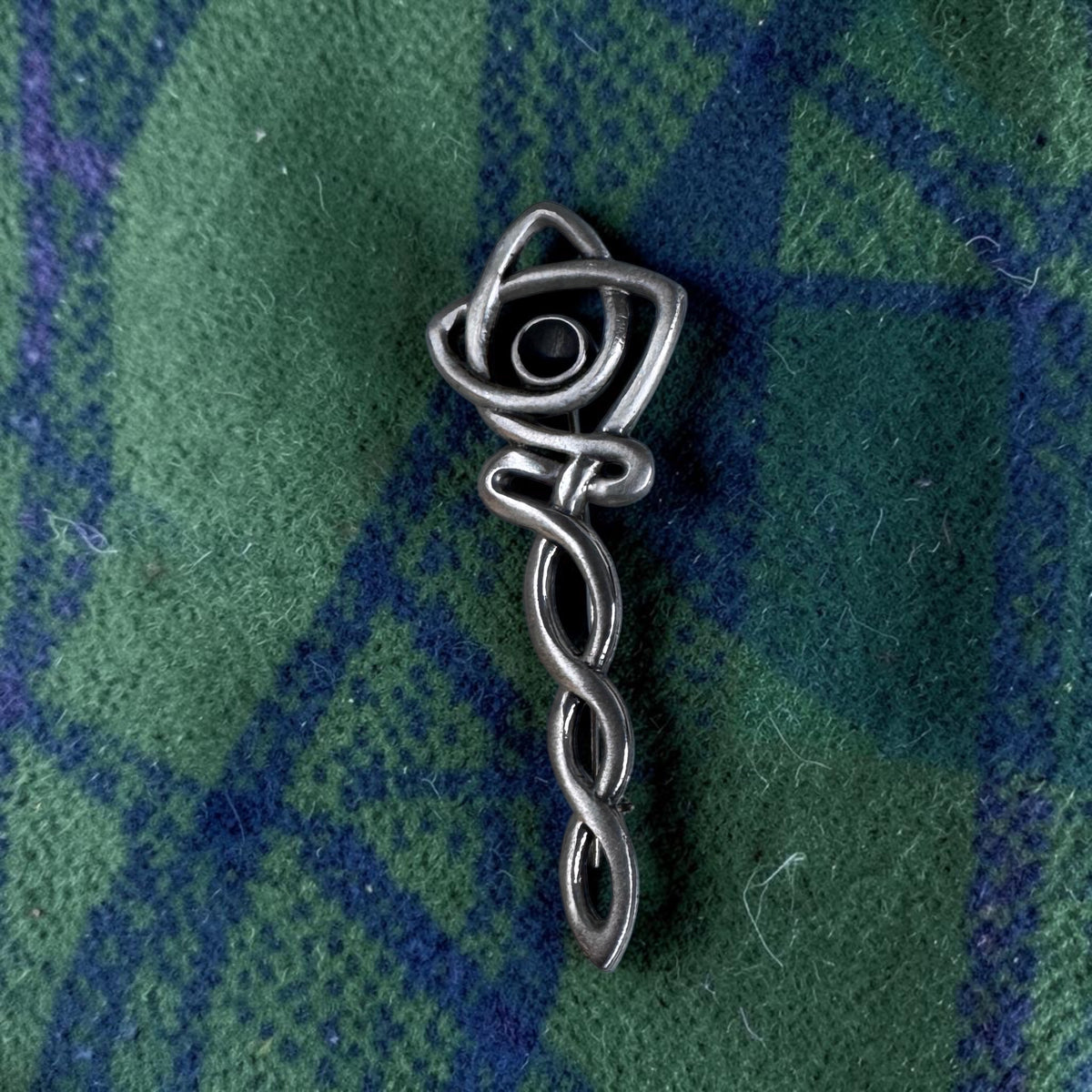 celtic knot kilt pin with enamel knot antique