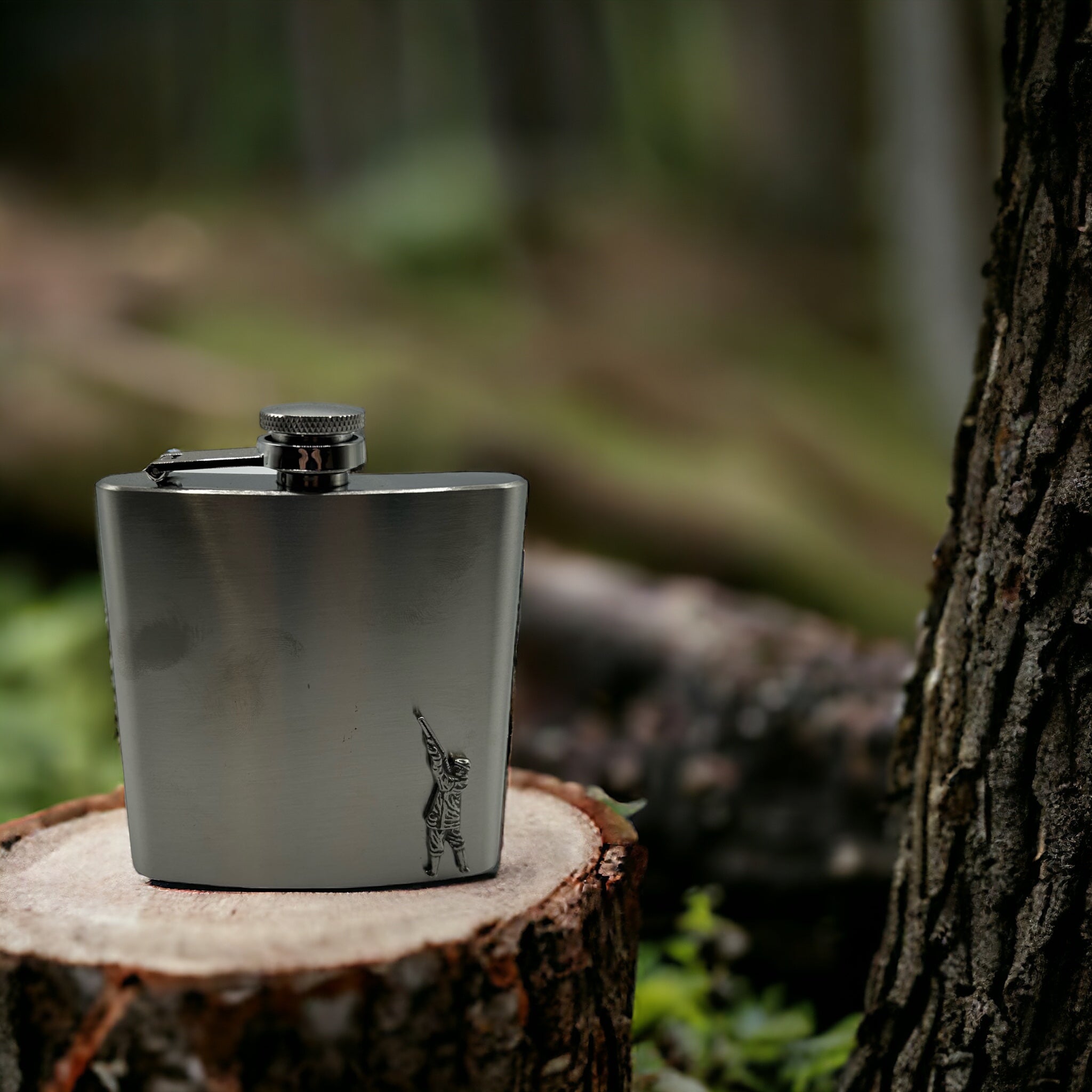 6oz hip flask with games keeper or shooting man emblem 